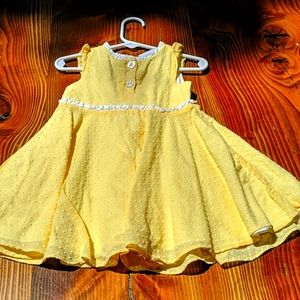 Seersucker yellow and white 2T dreas